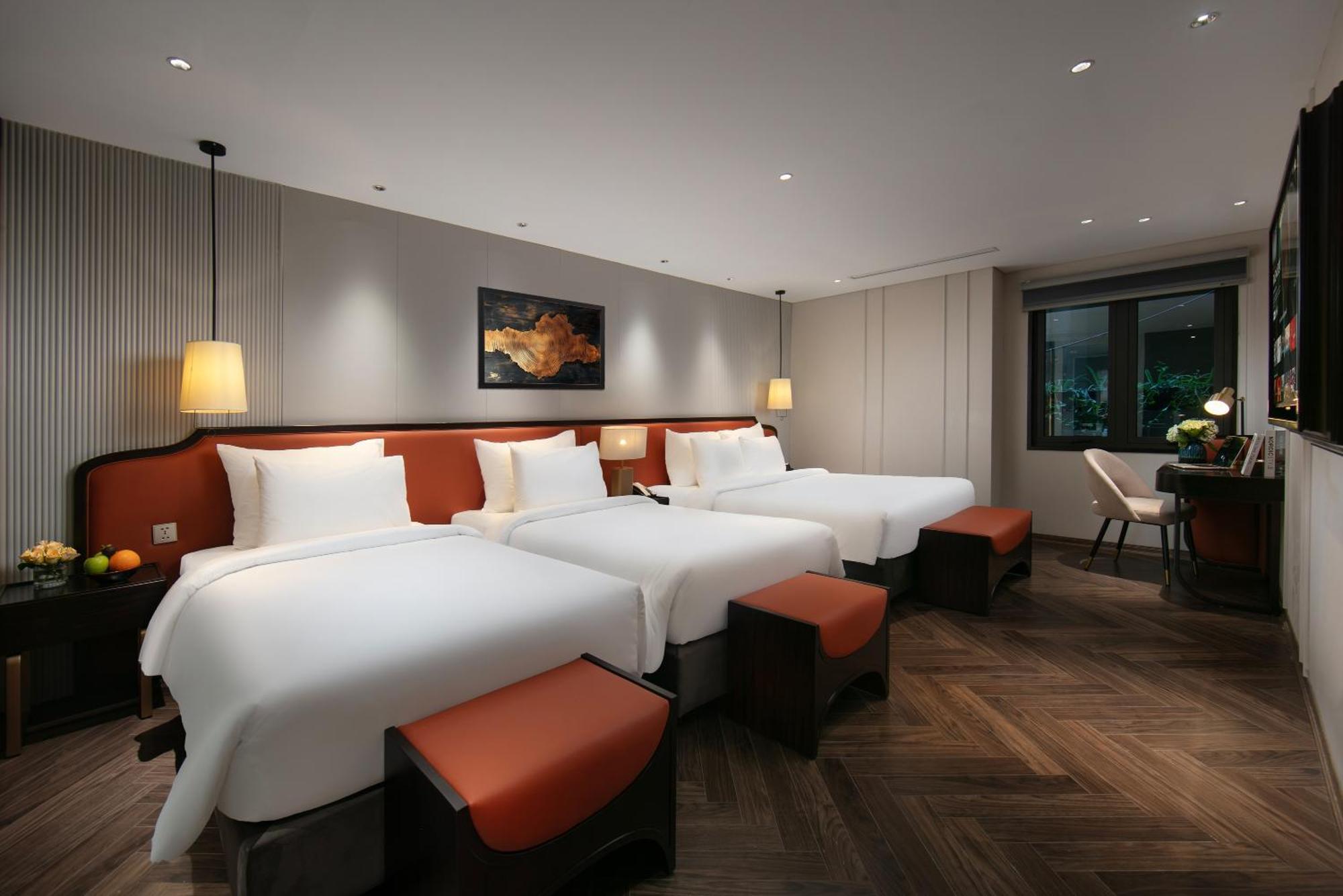 Le Premier Hotel & Rooftop Bar Ханой Екстериор снимка
