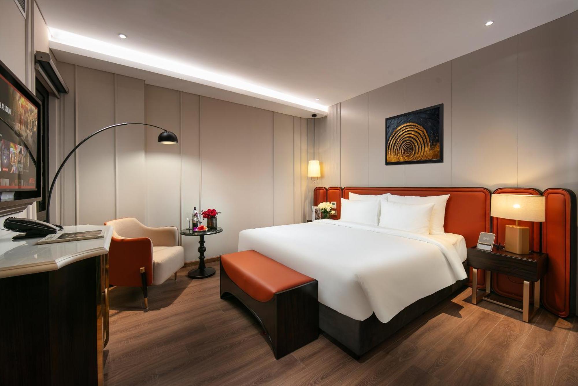 Le Premier Hotel & Rooftop Bar Ханой Екстериор снимка