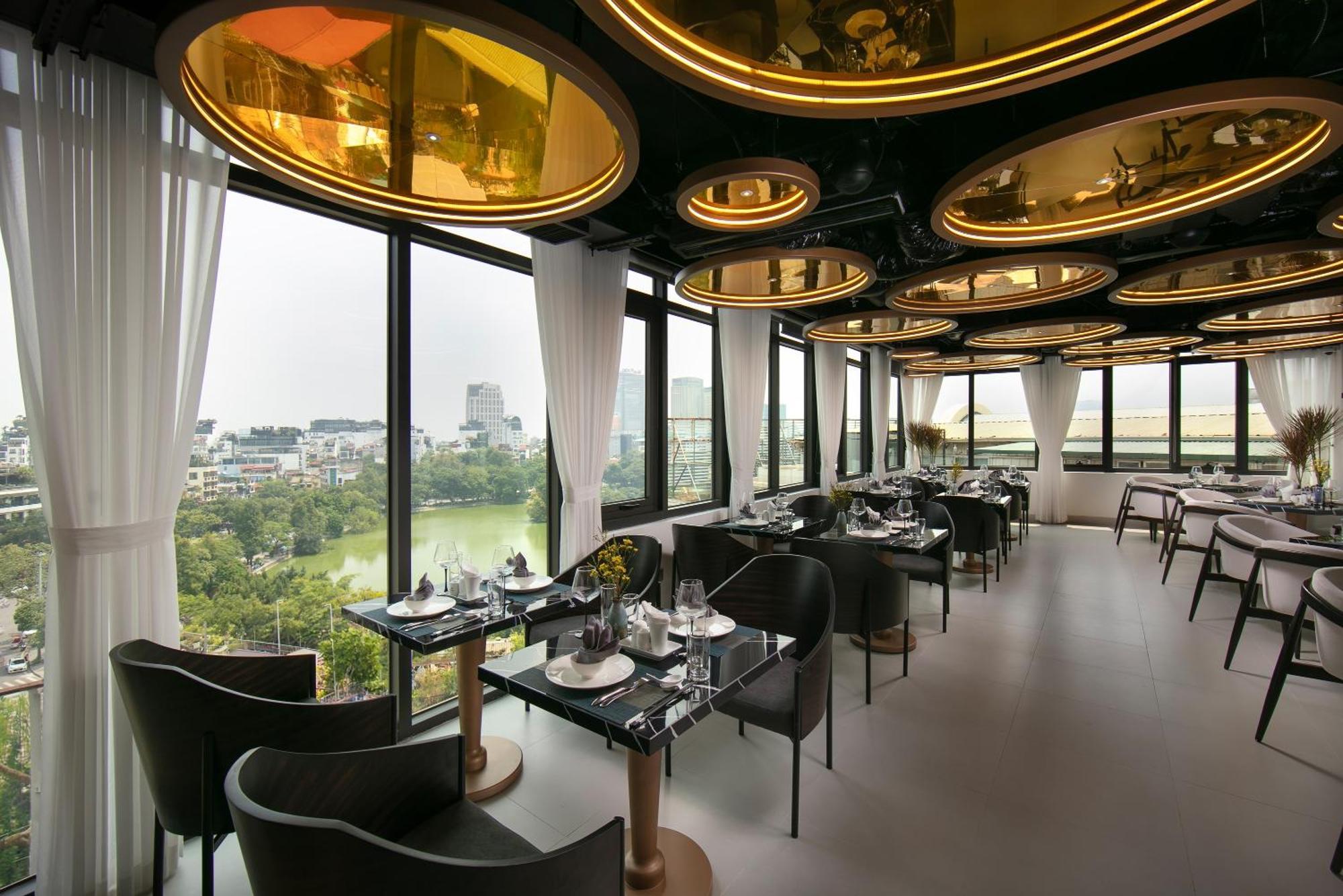 Le Premier Hotel & Rooftop Bar Ханой Екстериор снимка