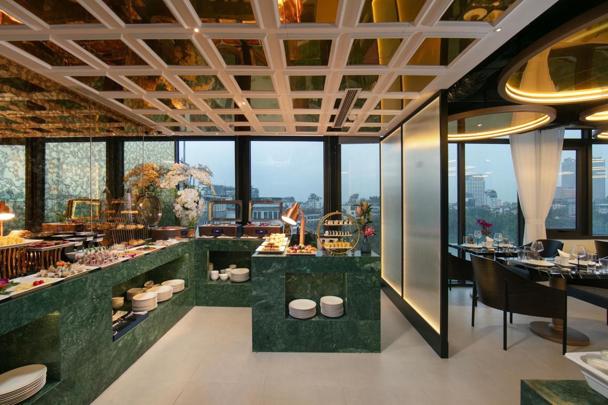 Le Premier Hotel & Rooftop Bar Ханой Екстериор снимка