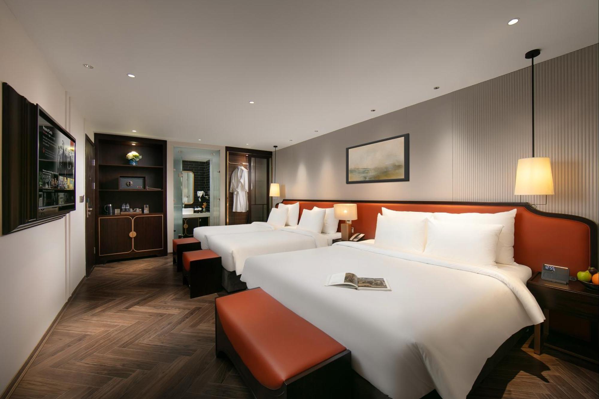 Le Premier Hotel & Rooftop Bar Ханой Екстериор снимка