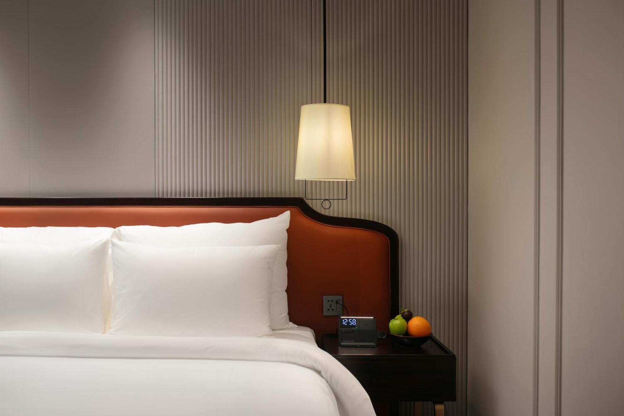 Le Premier Hotel & Rooftop Bar Ханой Екстериор снимка