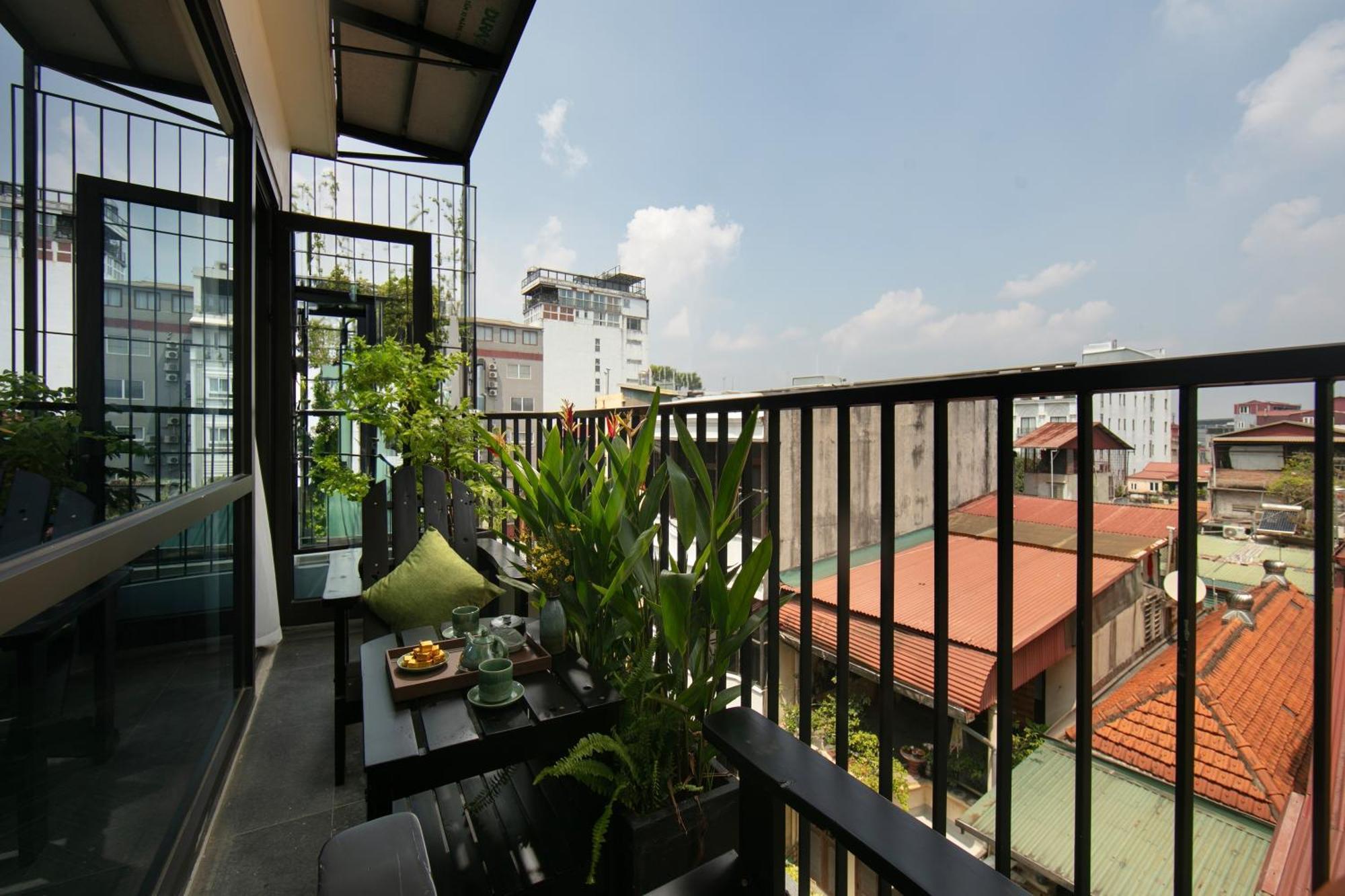Le Premier Hotel & Rooftop Bar Ханой Екстериор снимка