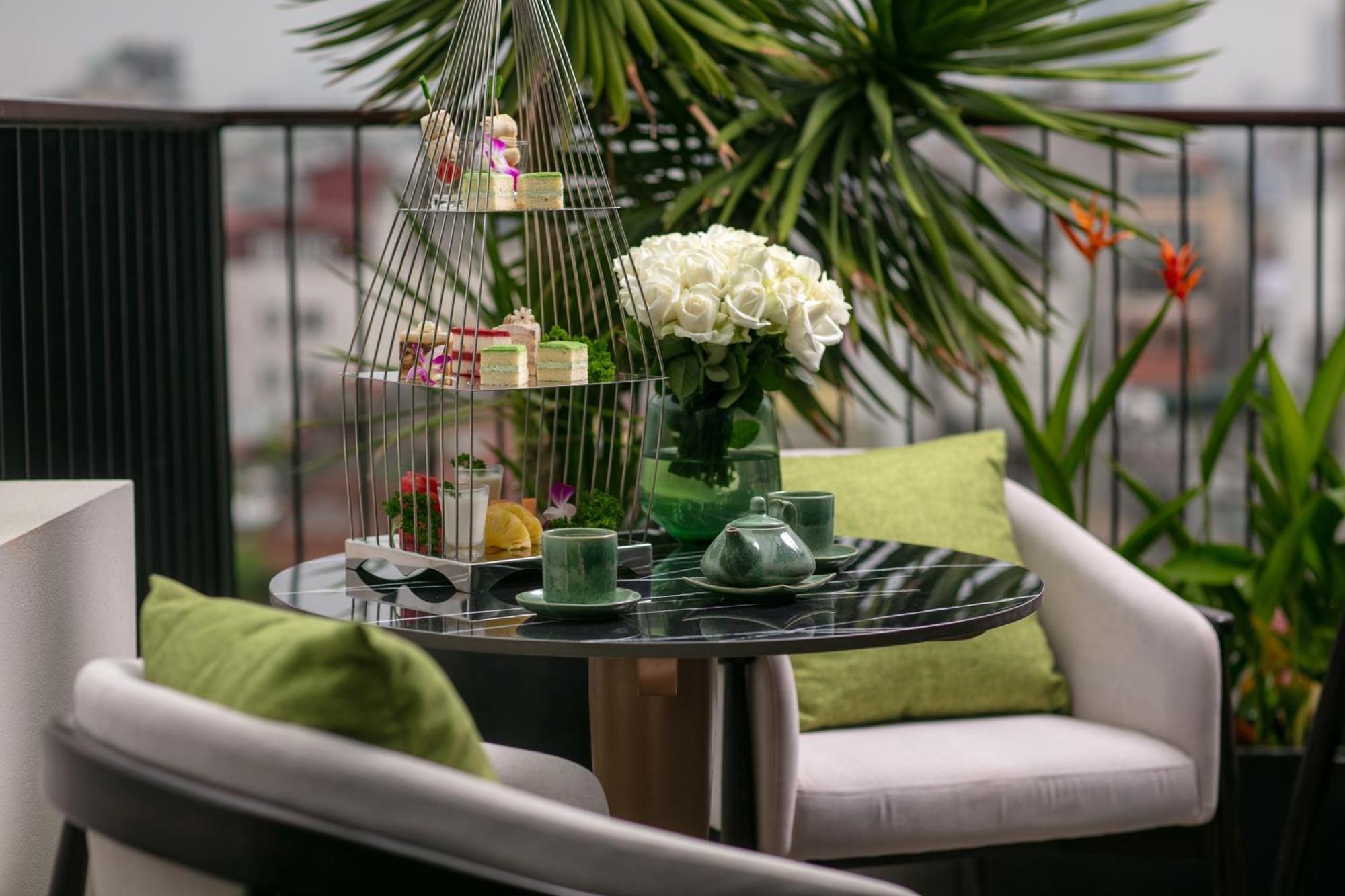 Le Premier Hotel & Rooftop Bar Ханой Екстериор снимка