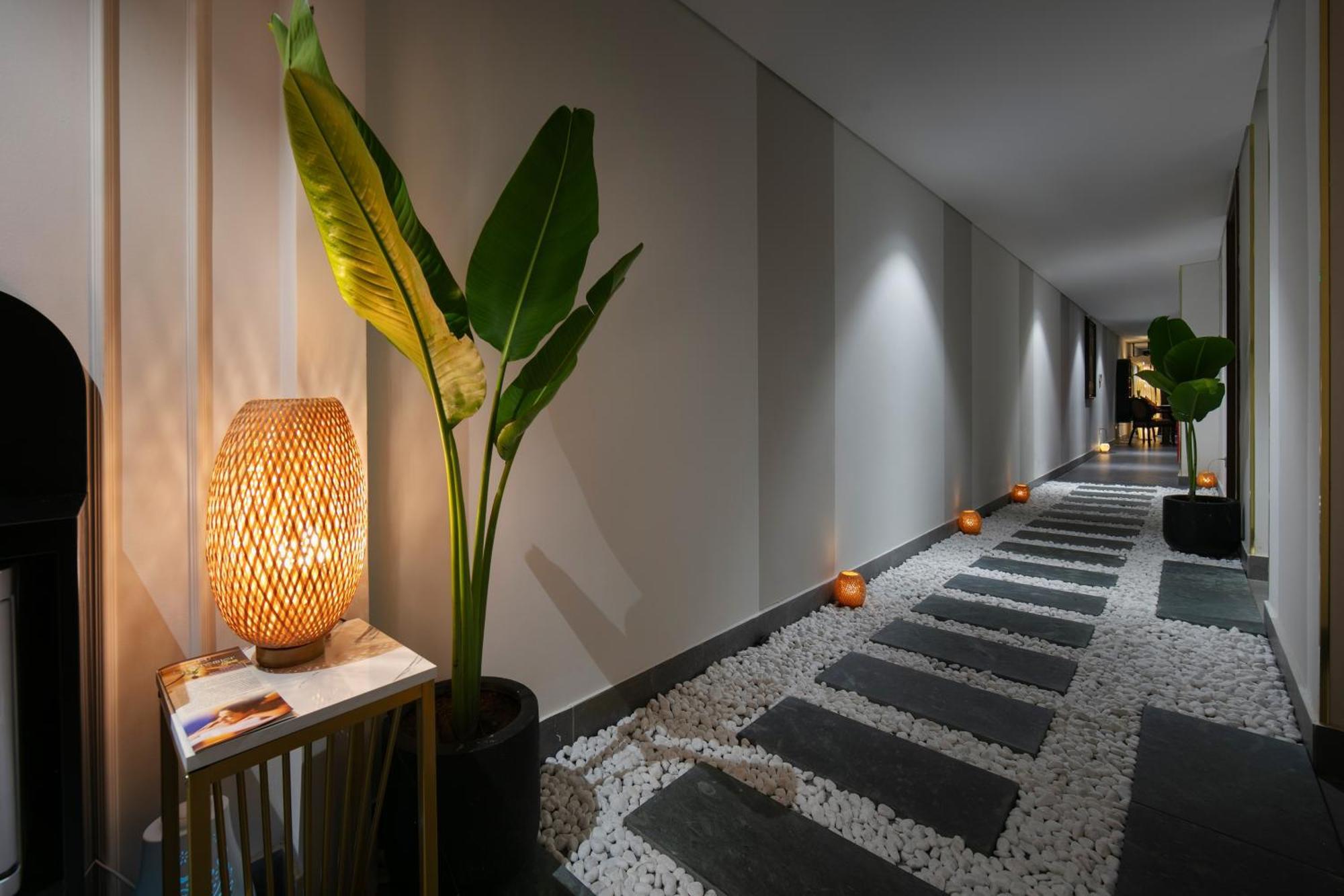 Le Premier Hotel & Rooftop Bar Ханой Екстериор снимка