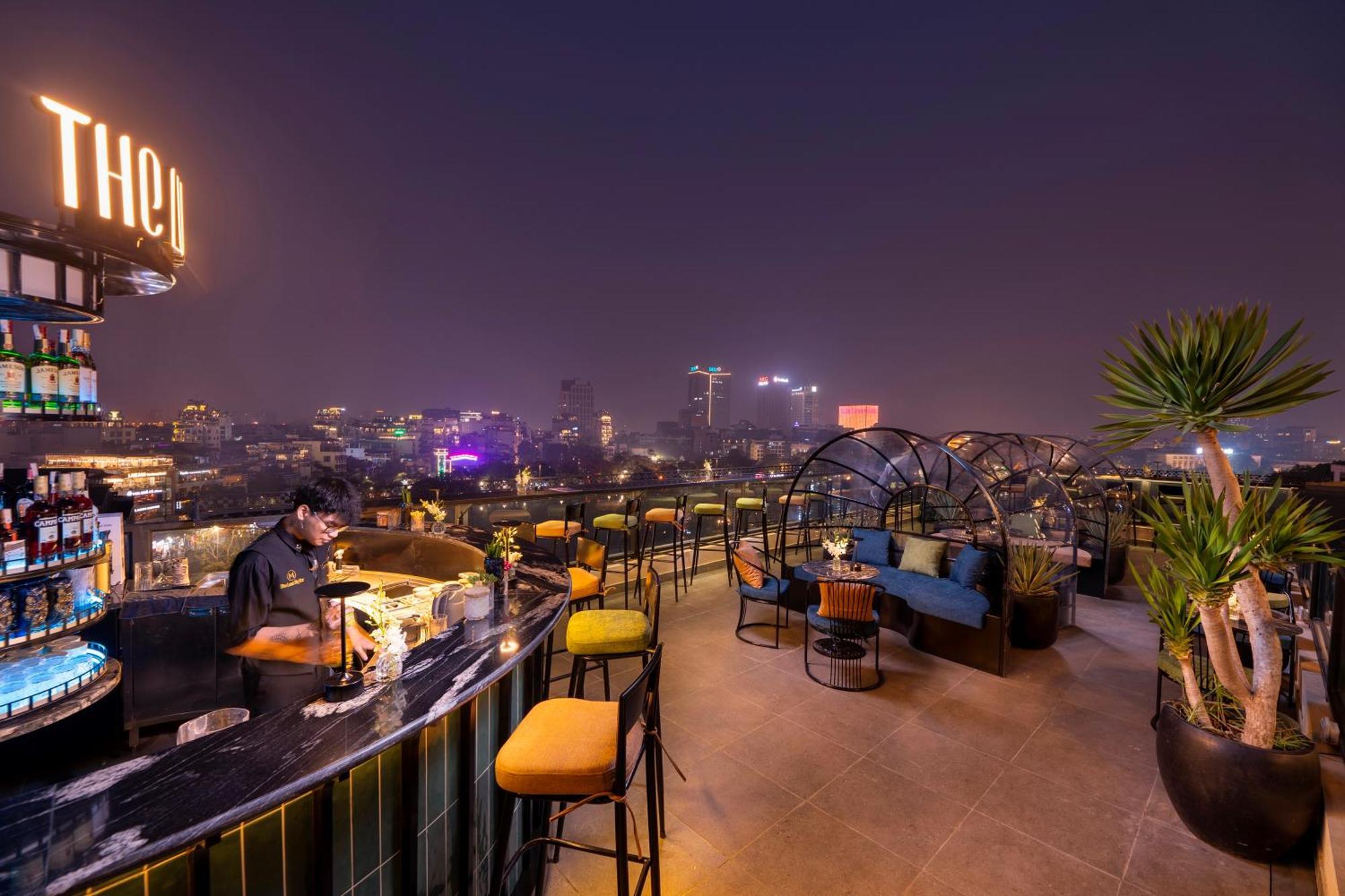 Le Premier Hotel & Rooftop Bar Ханой Екстериор снимка
