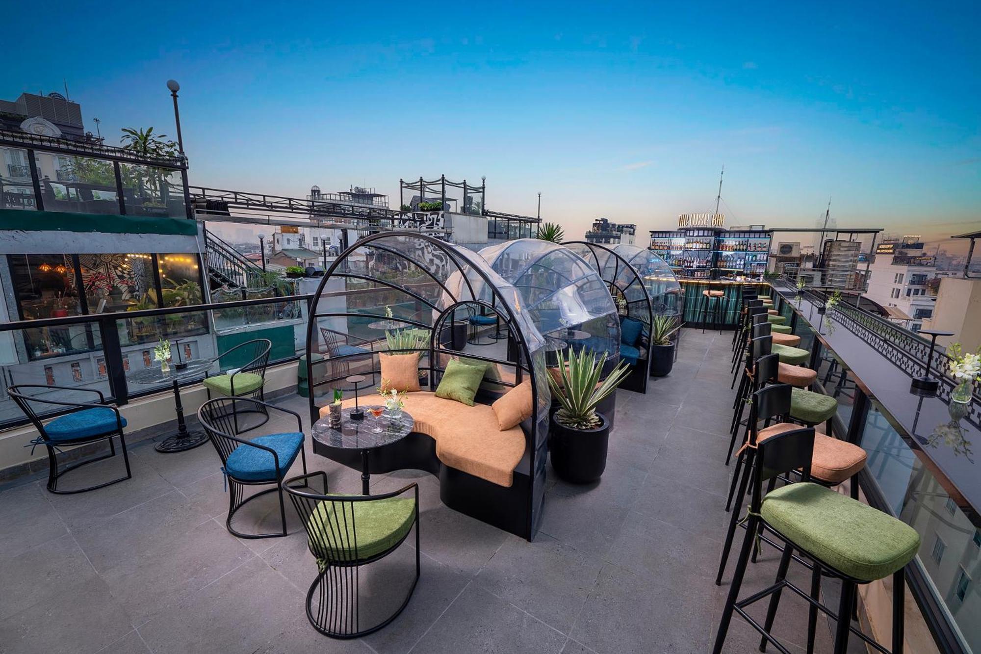 Le Premier Hotel & Rooftop Bar Ханой Екстериор снимка